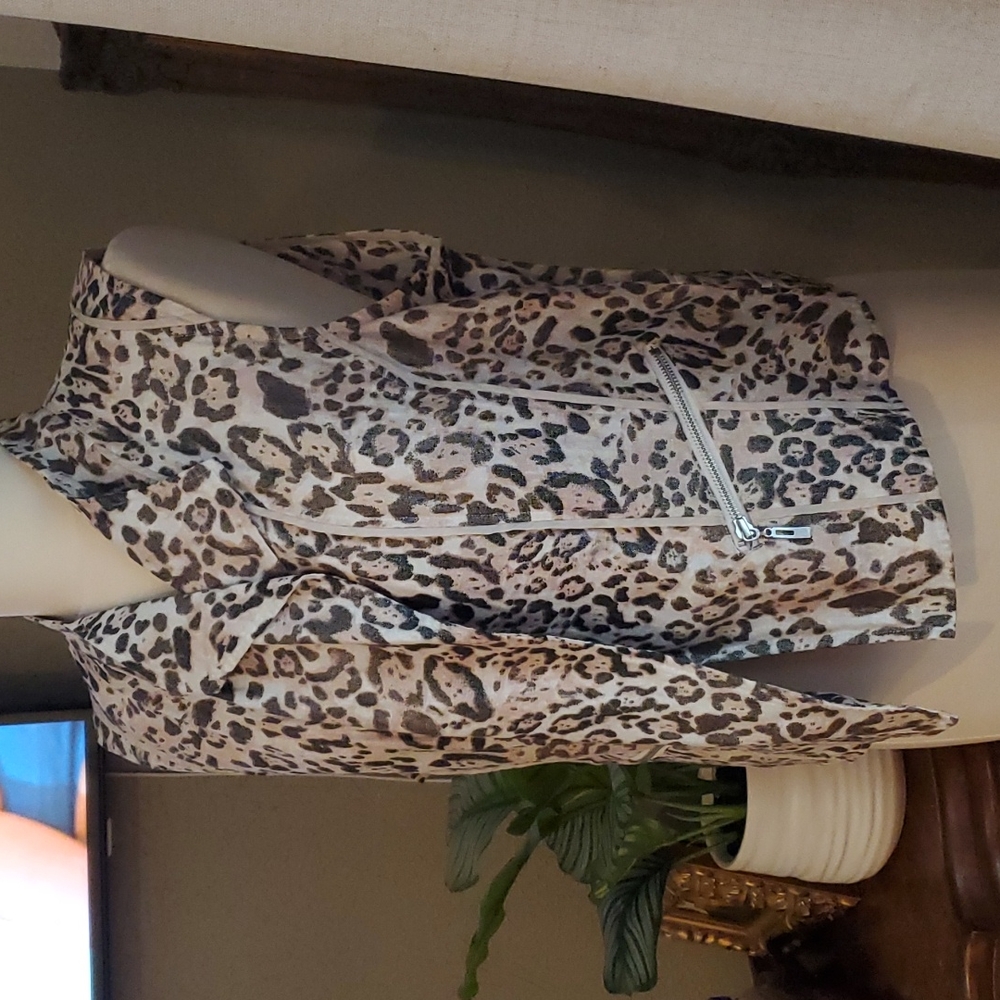Chicos Leopard Linen Vest - Picture 3 of 13